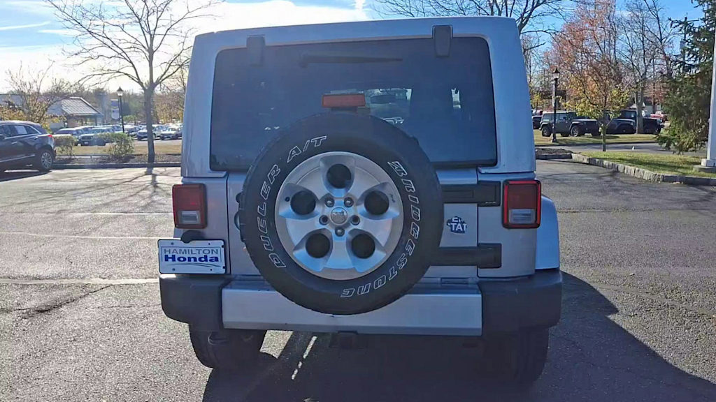 2014 Jeep Wrangler Unlimited Sahara 14