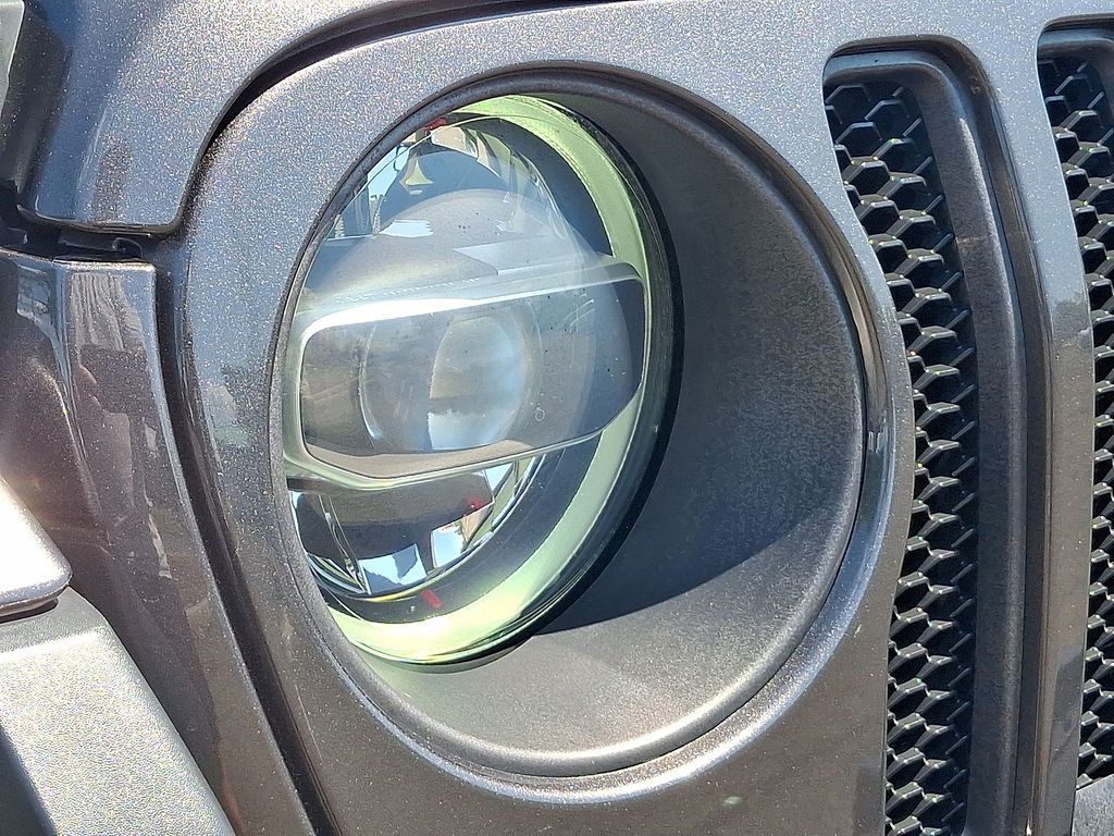 Thumbnail: 2022 Jeep Wrangler - 13