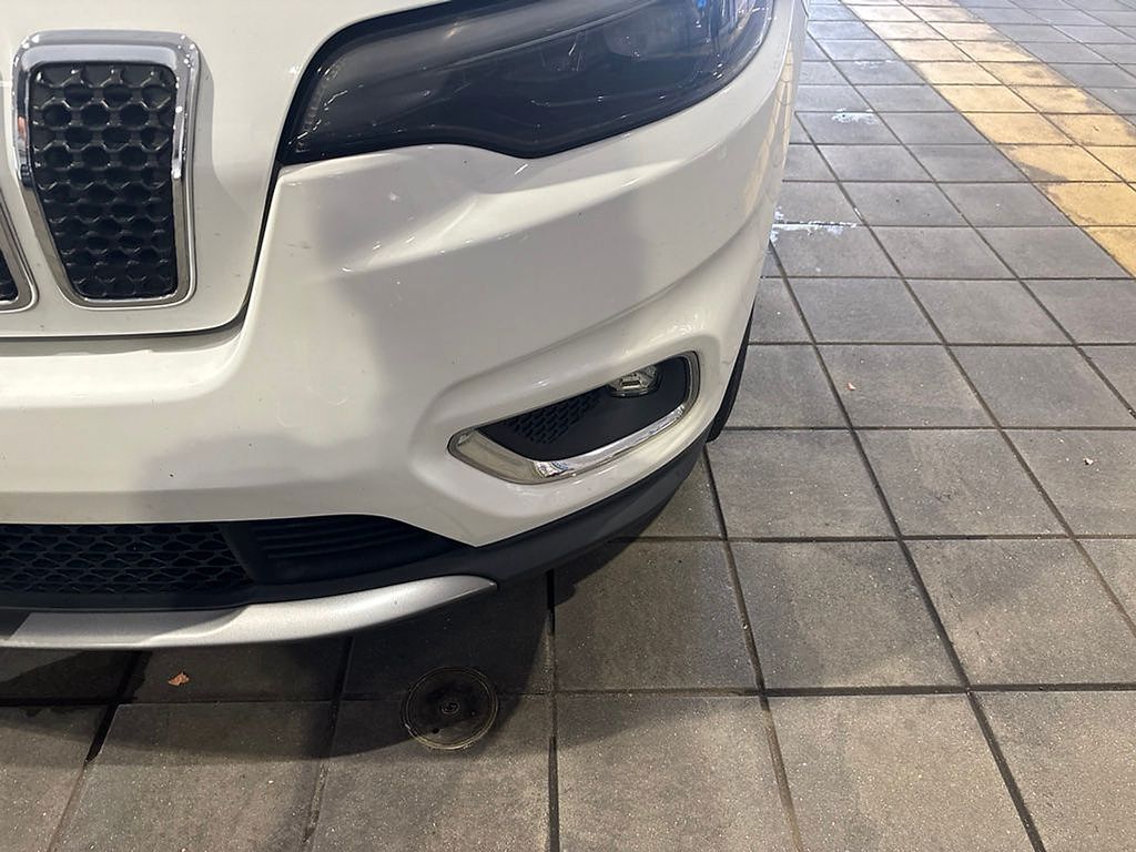 Thumbnail: 2019 Jeep Cherokee - 16