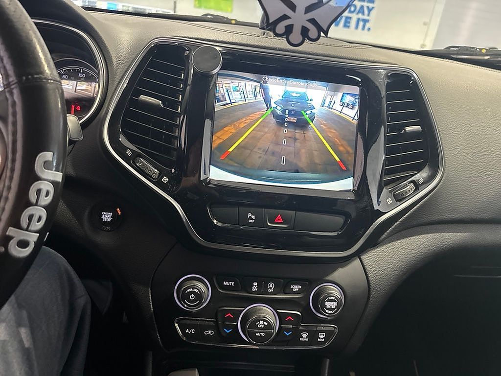 Thumbnail: 2019 Jeep Cherokee - 22