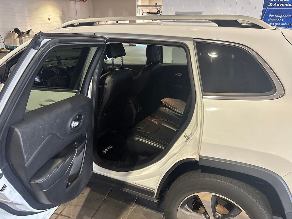 Thumbnail: 2019 Jeep Cherokee - 8