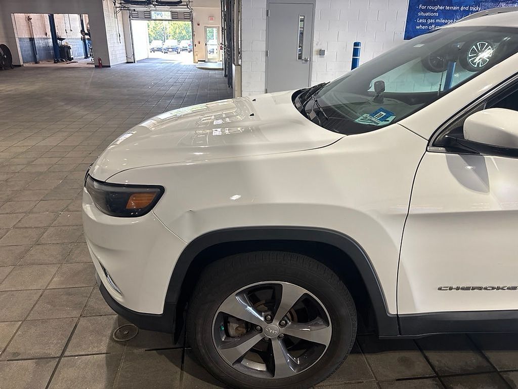 Thumbnail: 2019 Jeep Cherokee - 7