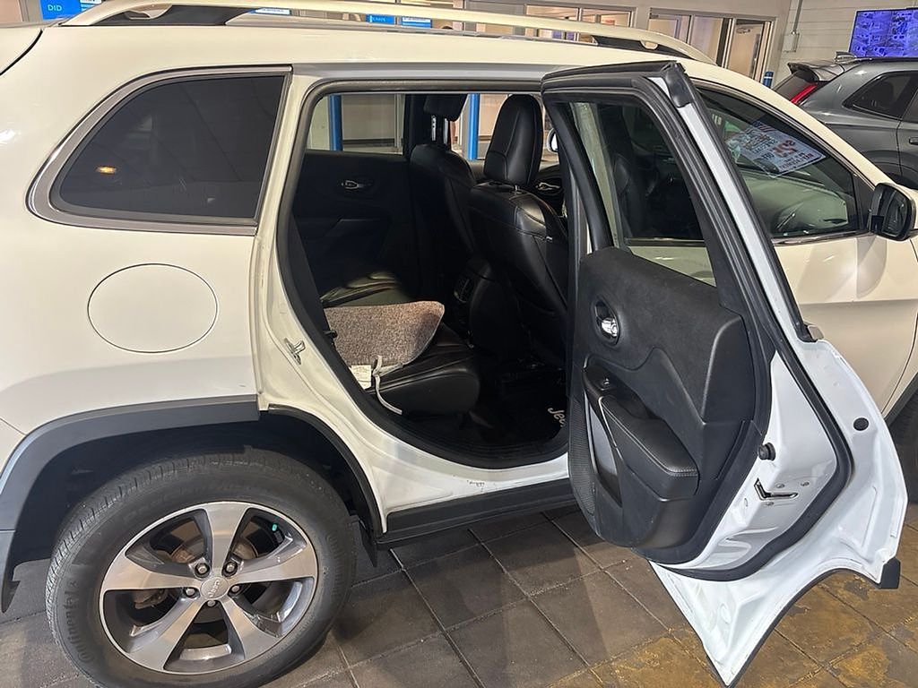 Thumbnail: 2019 Jeep Cherokee - 20