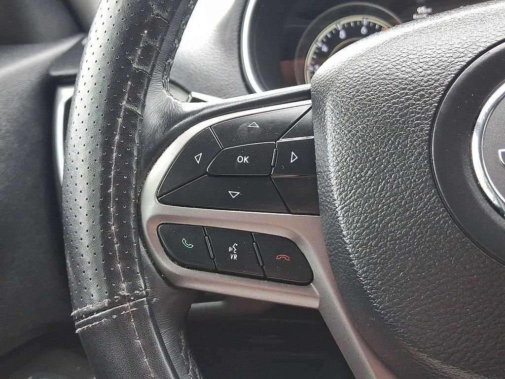 Thumbnail: 2019 Jeep Cherokee - 20