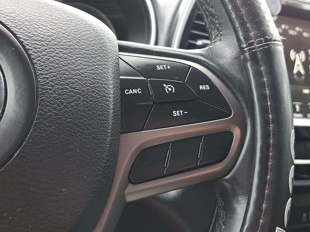 Thumbnail: 2019 Jeep Cherokee - 21