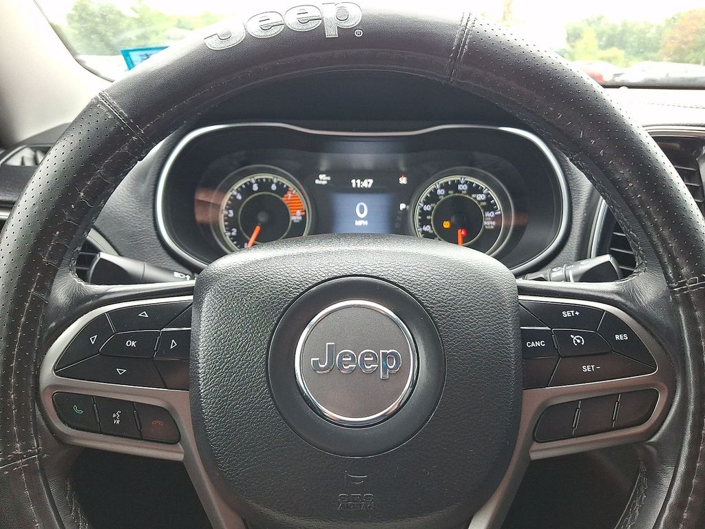 Thumbnail: 2019 Jeep Cherokee - 19