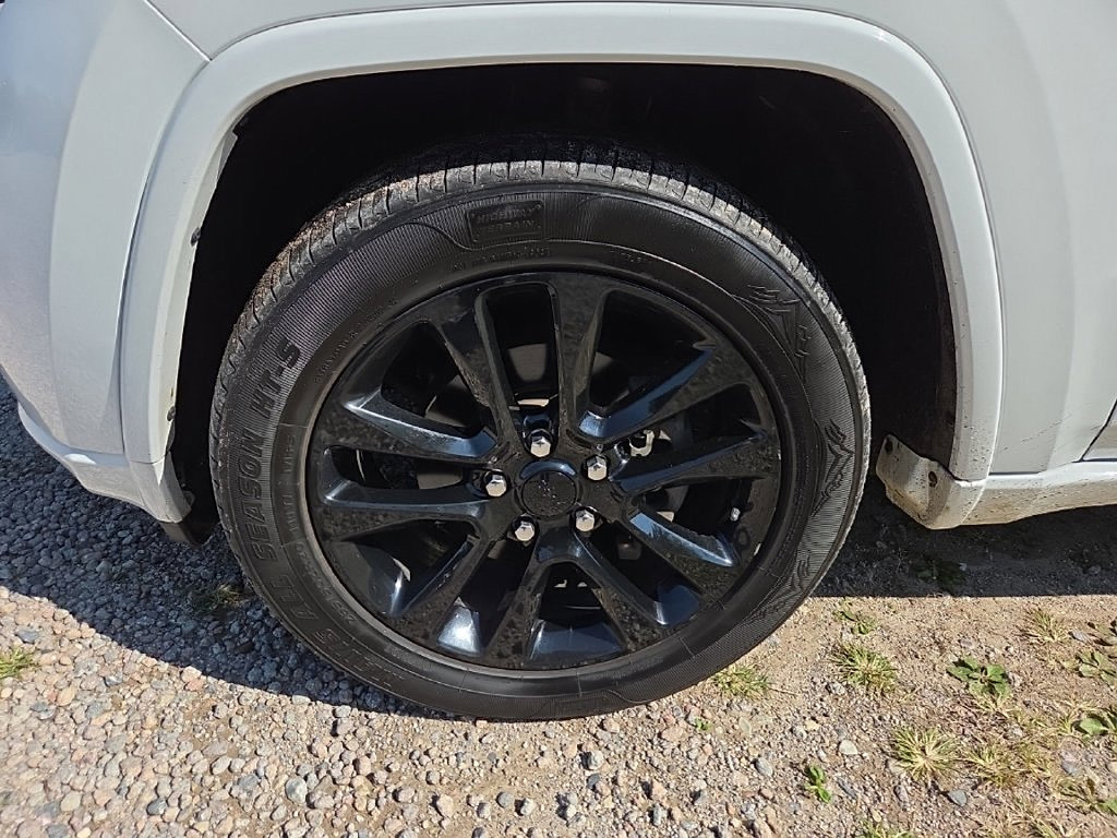 Thumbnail: 2018 Jeep Grand Cherokee - 17