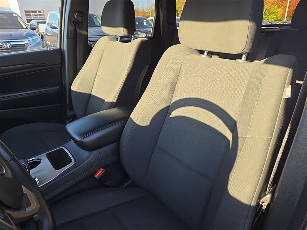 Thumbnail: 2015 Jeep Grand Cherokee - 8