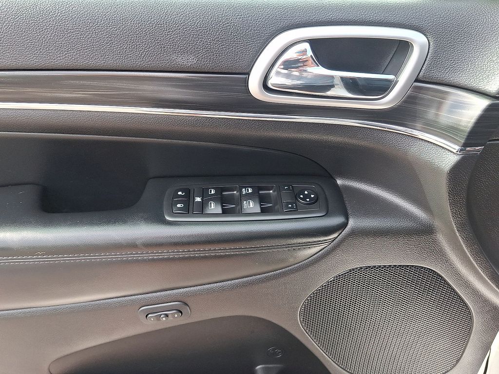 Thumbnail: 2019 Jeep Grand Cherokee - 17
