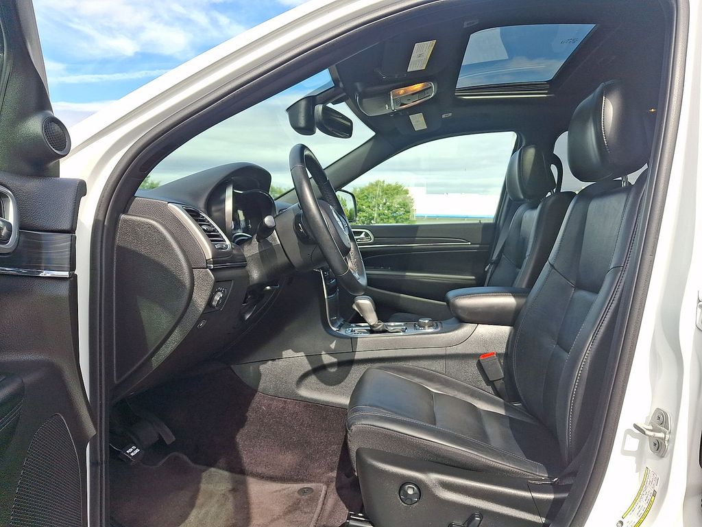 Thumbnail: 2019 Jeep Grand Cherokee - 8