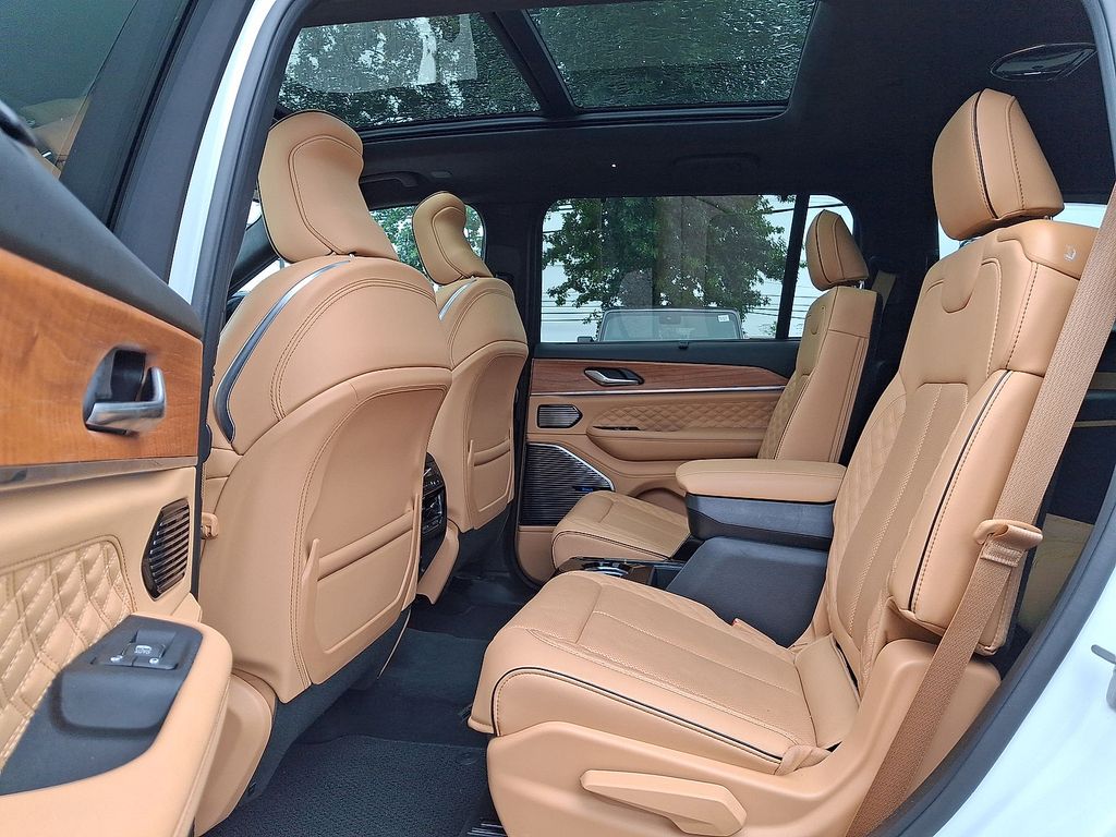 Thumbnail: 2025 Jeep Grand Cherokee L - 9