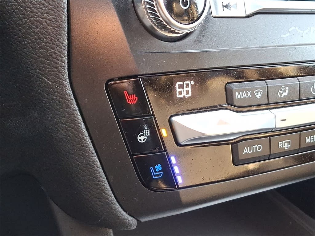 Thumbnail: 2020 Ford Explorer - 22