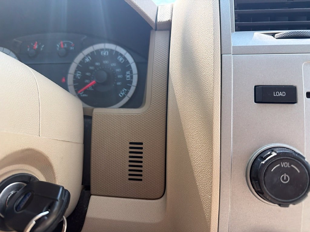 Thumbnail: 2011 Ford Escape - 20