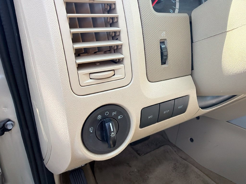 Thumbnail: 2011 Ford Escape - 16