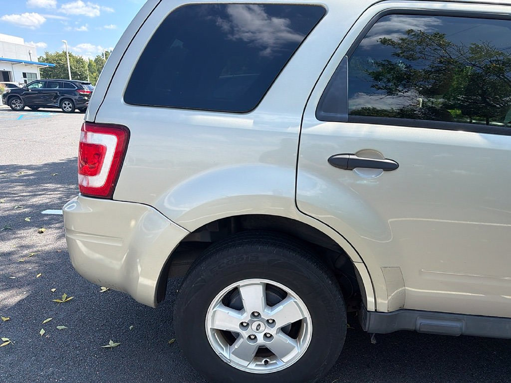 Thumbnail: 2011 Ford Escape - 14