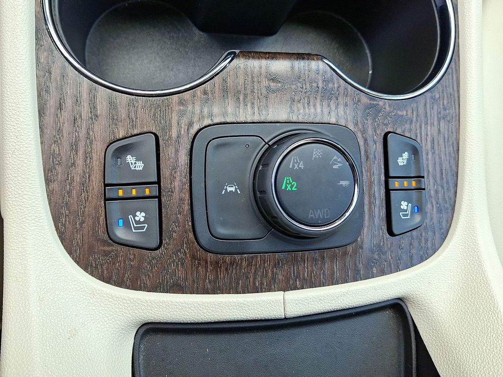 Thumbnail: 2023 GMC Acadia - 29