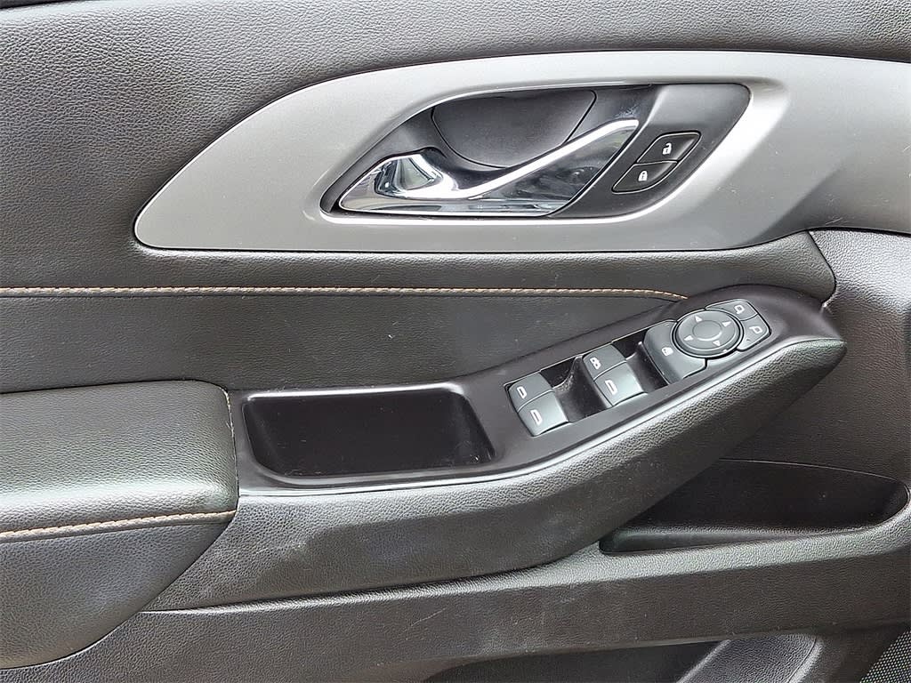 Thumbnail: 2020 Chevrolet Traverse - 15