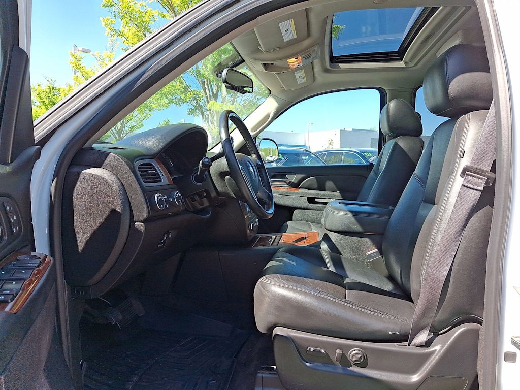2014 Chevrolet Tahoe LTZ 9
