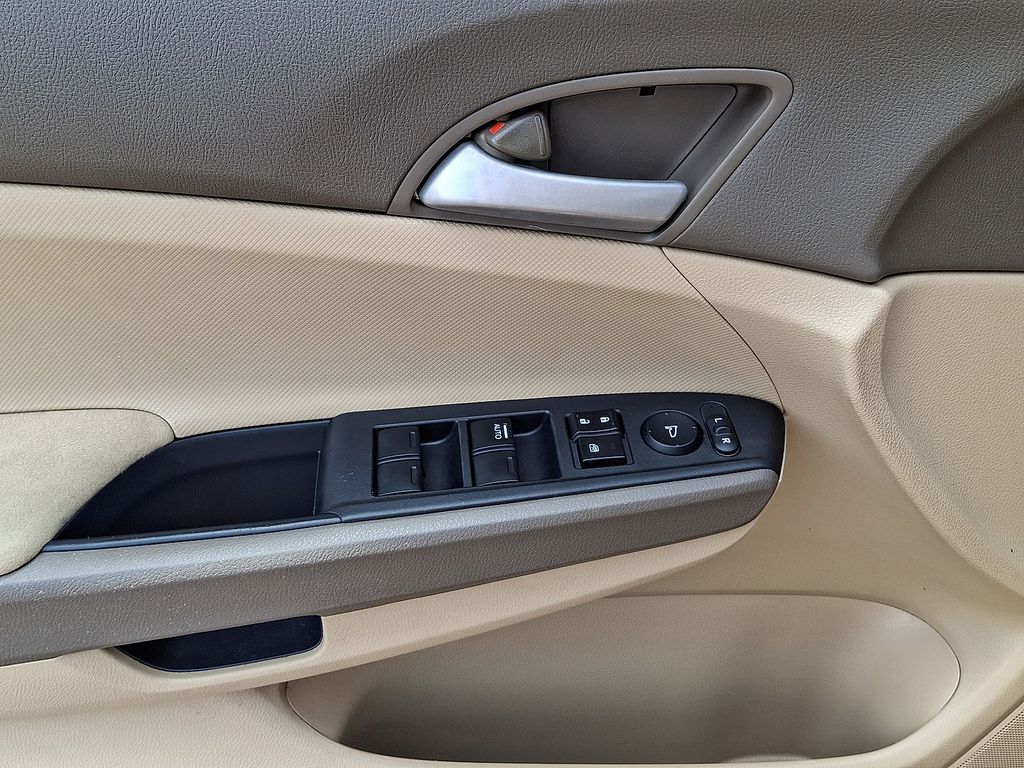 Thumbnail: 2010 Honda Accord - 18