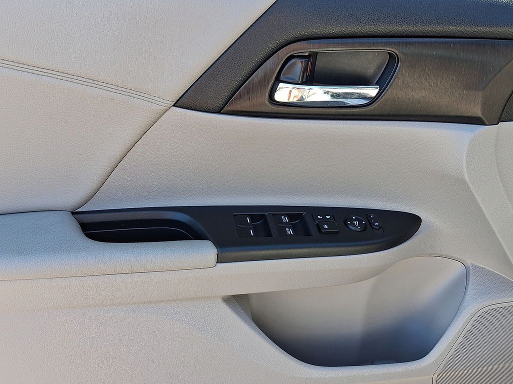 Thumbnail: 2015 Honda Accord - 18