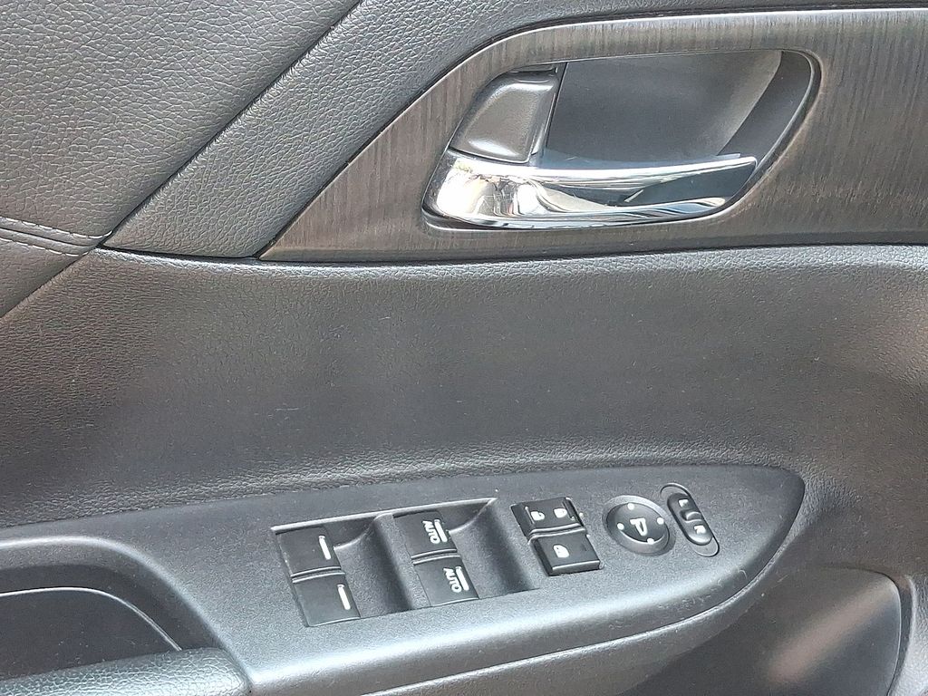 Thumbnail: 2015 Honda Accord - 18