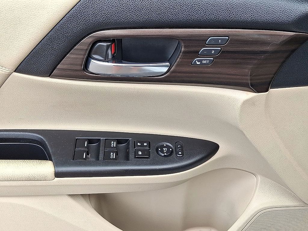 Thumbnail: 2016 Honda Accord - 17