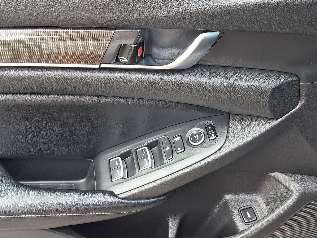 Thumbnail: 2018 Honda Accord - 17