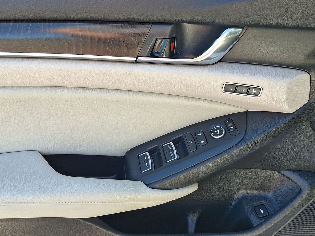 Thumbnail: 2018 Honda Accord - 17
