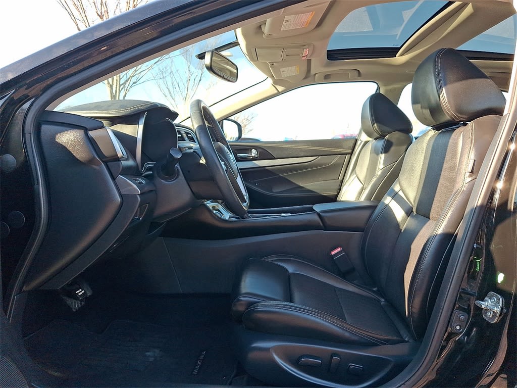 Thumbnail: 2017 Nissan Maxima - 9