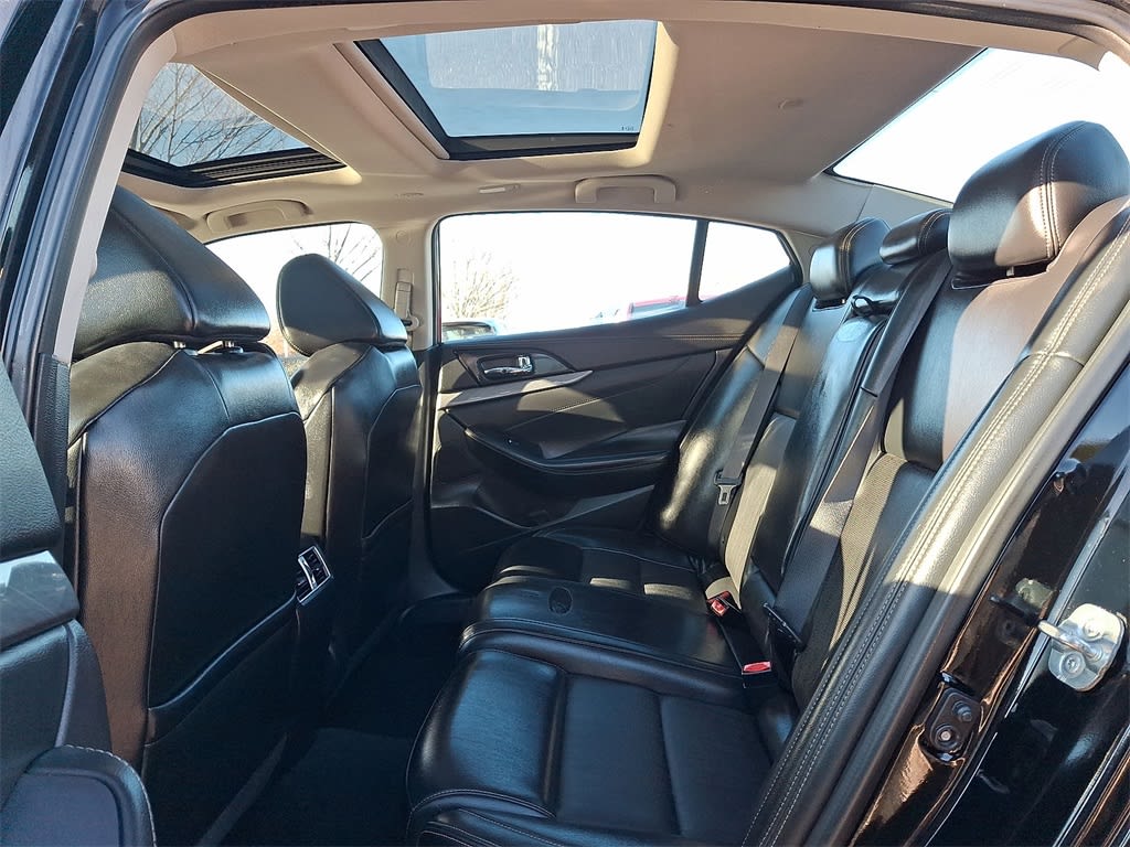 Thumbnail: 2017 Nissan Maxima - 10