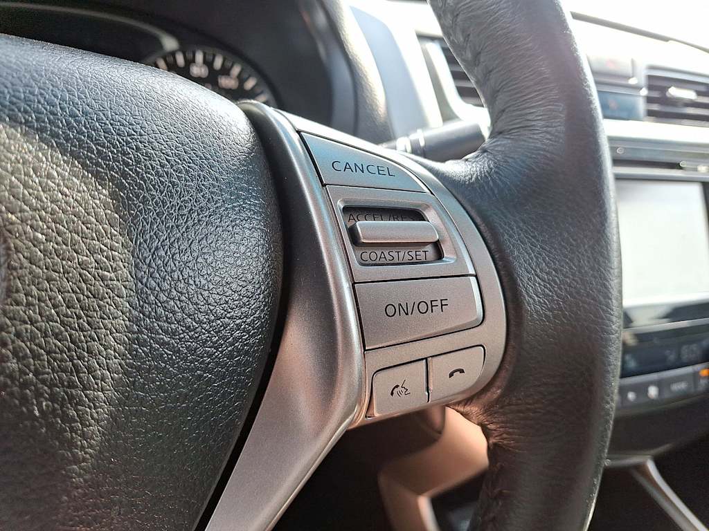 2015 Nissan Altima SL 23