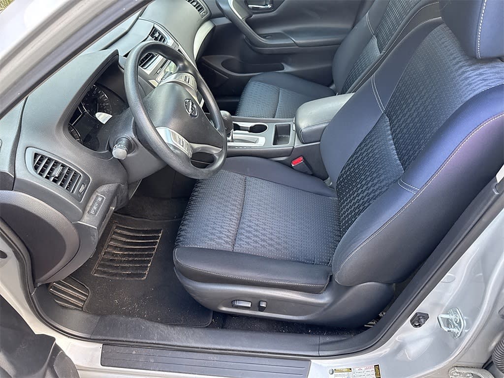 Thumbnail: 2017 Nissan Altima - 7