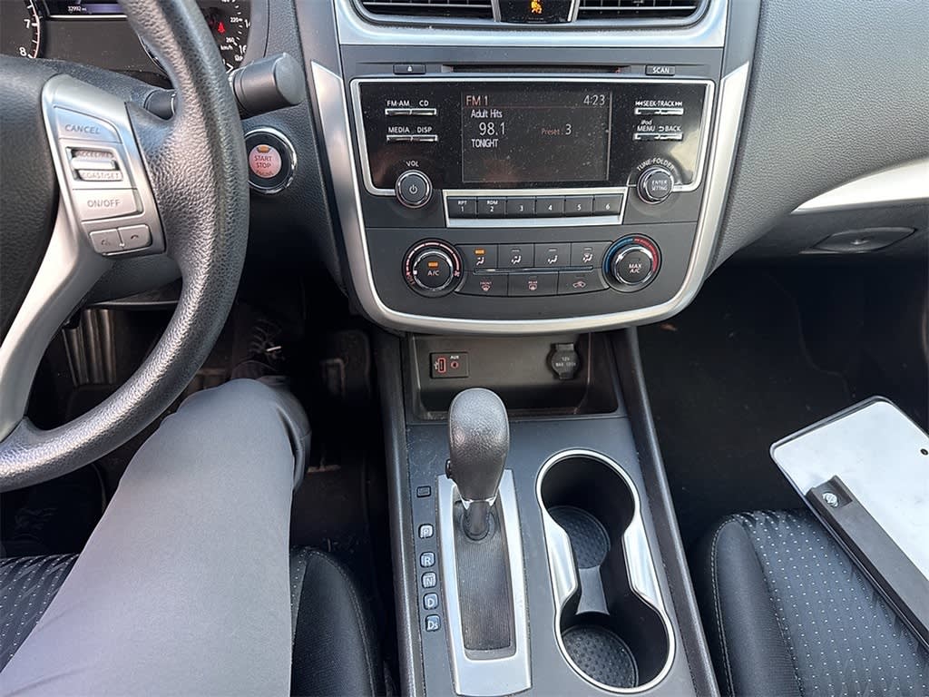 Thumbnail: 2017 Nissan Altima - 6