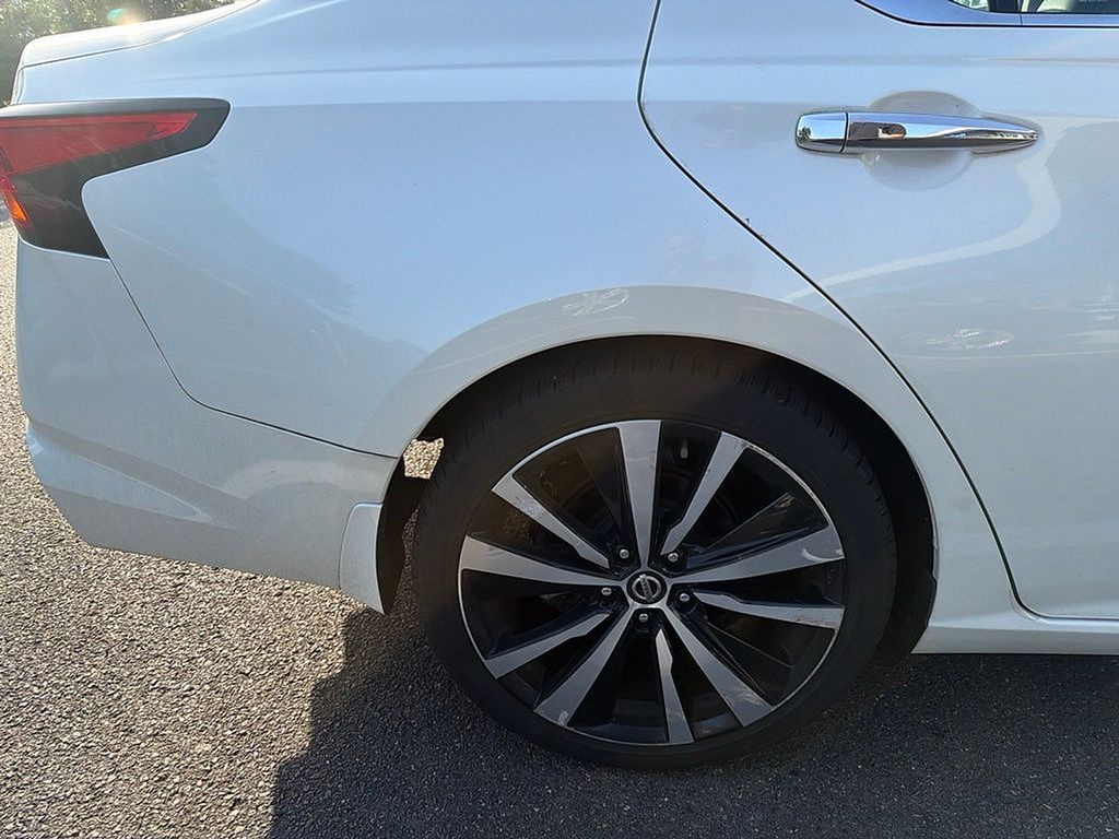 Thumbnail: 2019 Nissan Altima - 15