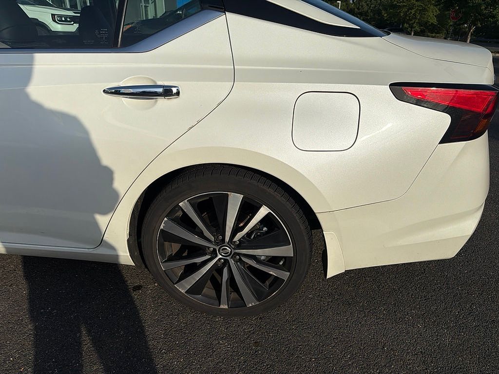 Thumbnail: 2019 Nissan Altima - 17