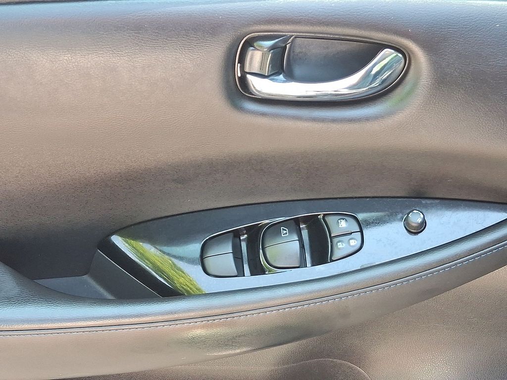 Thumbnail: 2019 Nissan Leaf - 18