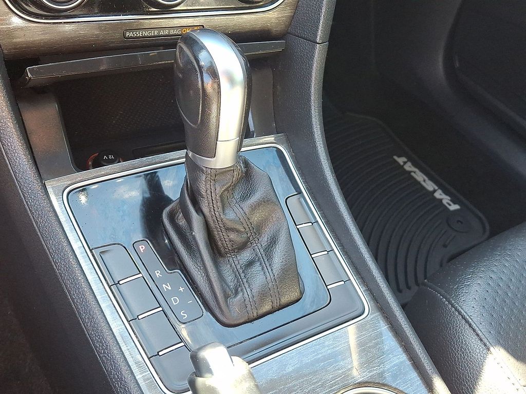Thumbnail: 2016 Volkswagen Passat - 11