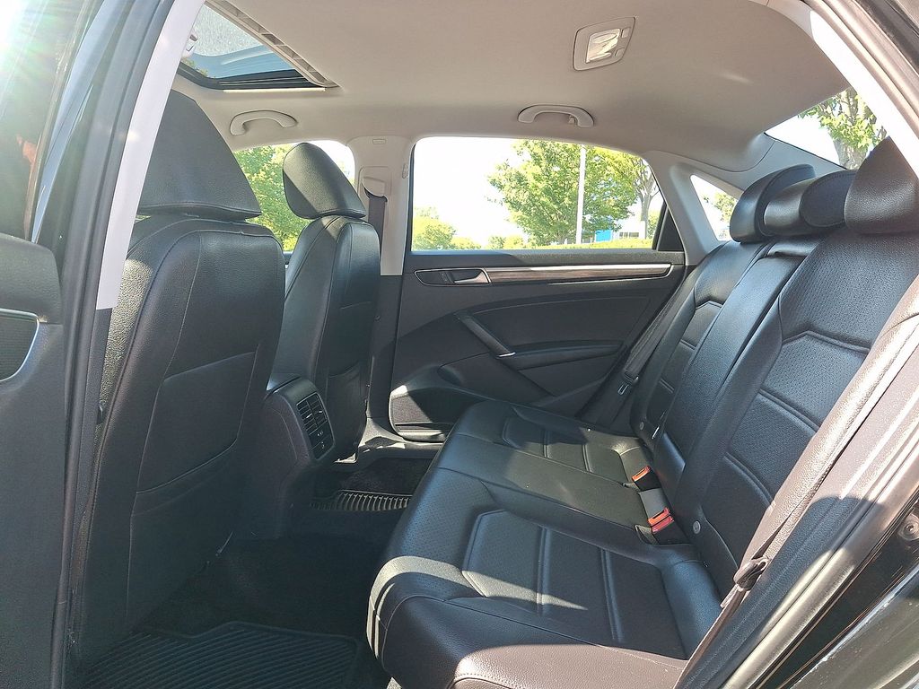 Thumbnail: 2016 Volkswagen Passat - 9