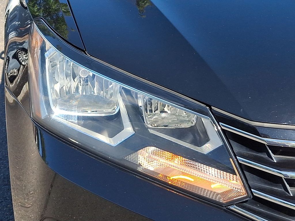 Thumbnail: 2016 Volkswagen Passat - 27