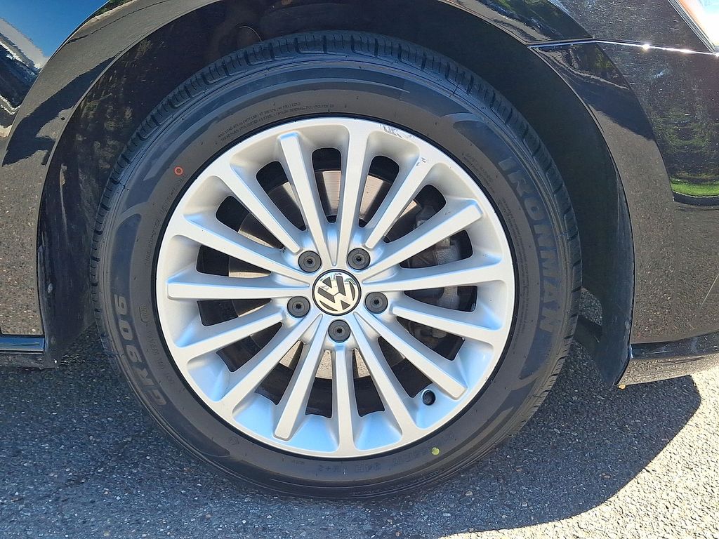 Thumbnail: 2016 Volkswagen Passat - 7