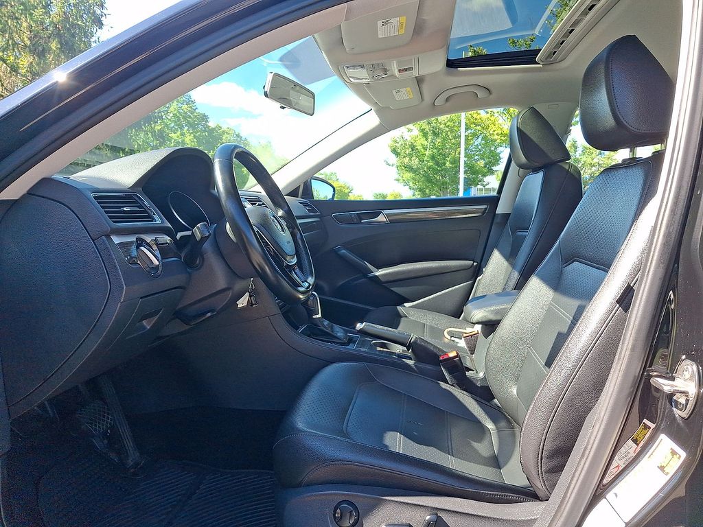 Thumbnail: 2016 Volkswagen Passat - 8