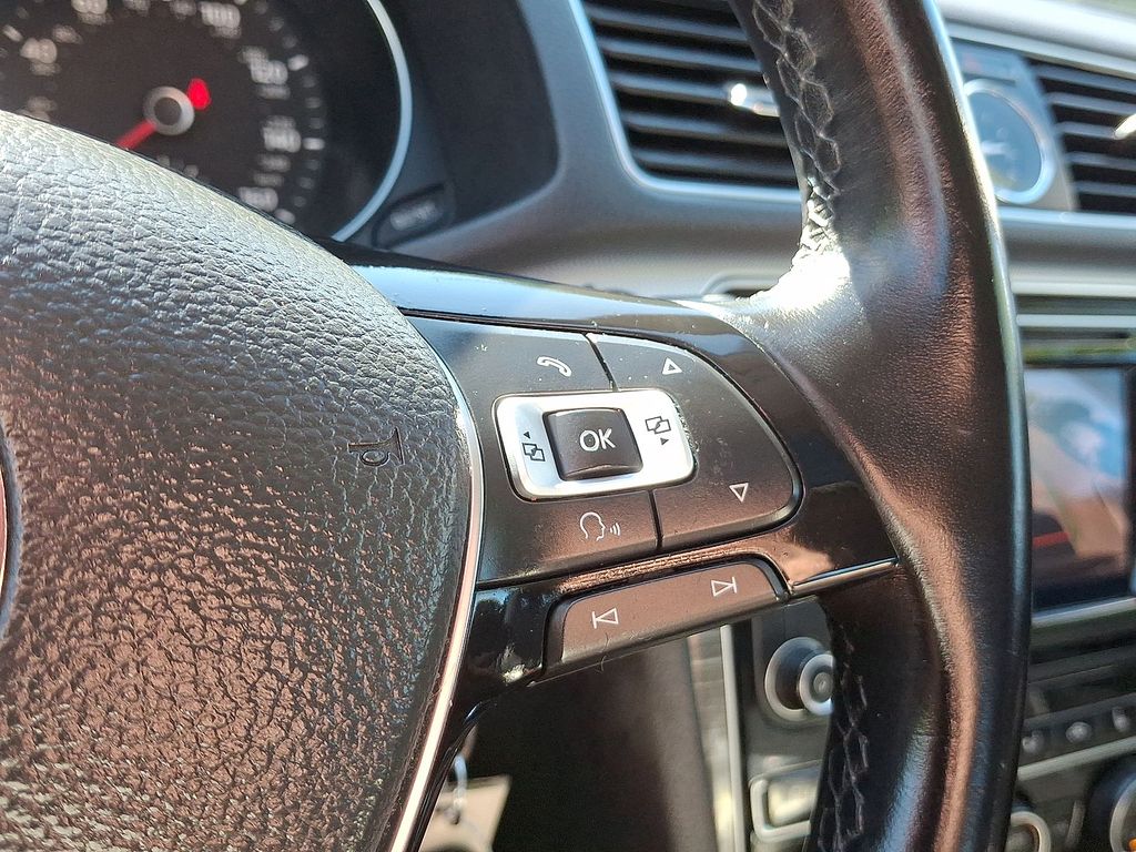 Thumbnail: 2016 Volkswagen Passat - 21