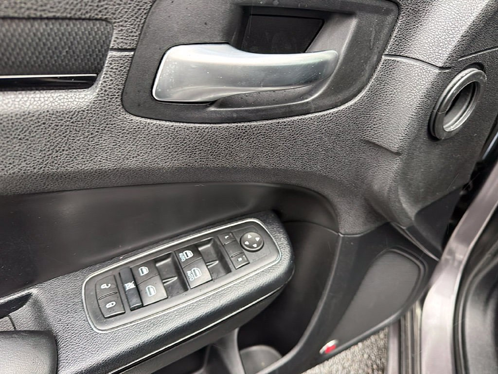 Thumbnail: 2015 Chrysler 300 - 17