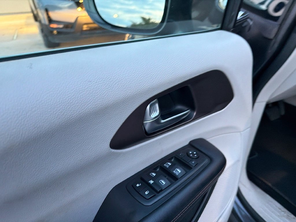 Thumbnail: 2019 Chrysler Pacifica - 17