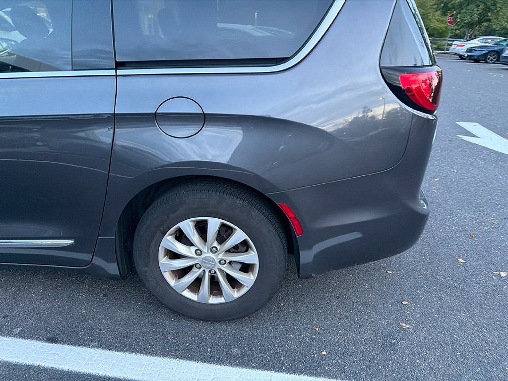 Thumbnail: 2019 Chrysler Pacifica - 6