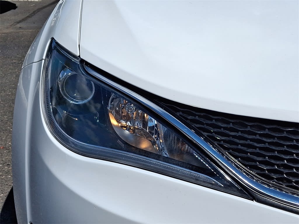 Thumbnail: 2017 Chrysler Pacifica - 20