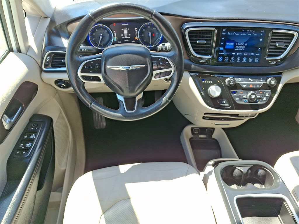 Thumbnail: 2017 Chrysler Pacifica - 7