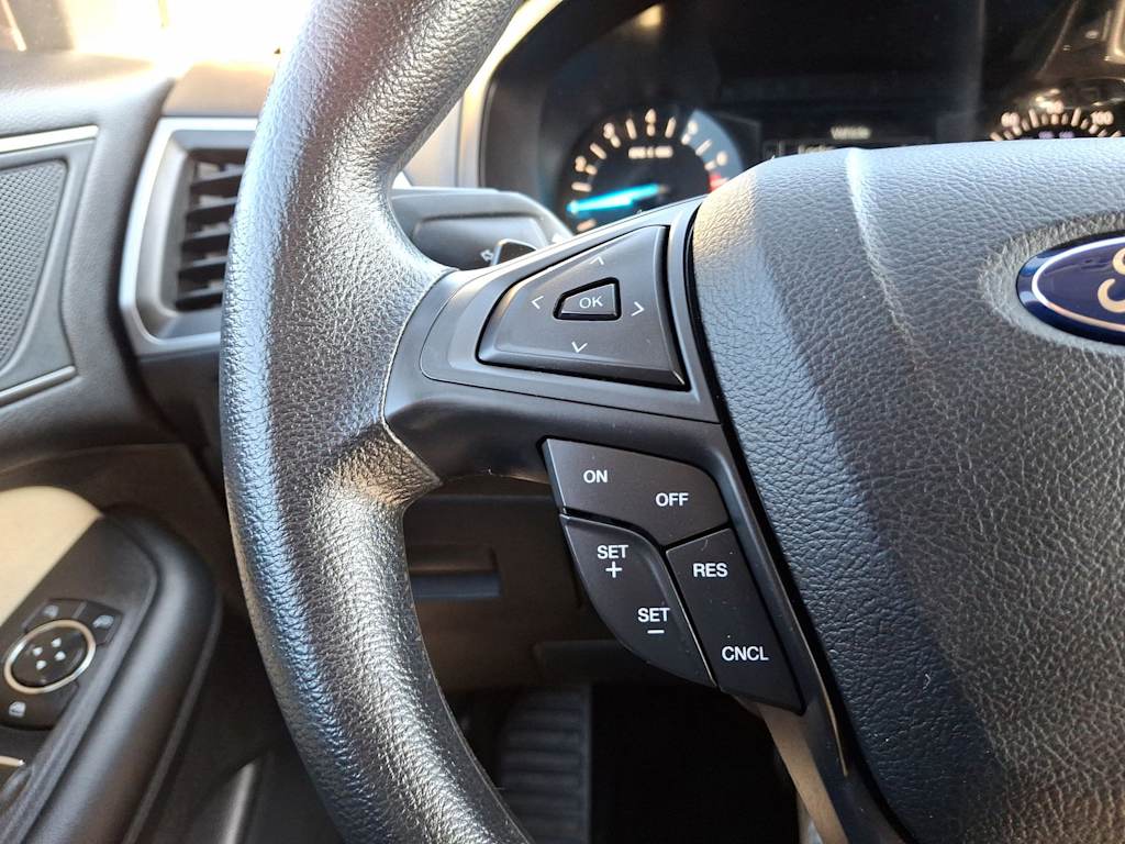 2017 Ford Edge SE 21