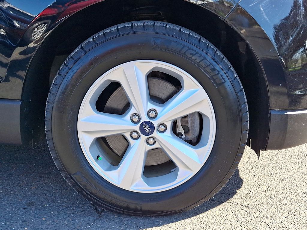 2017 Ford Edge SE 8