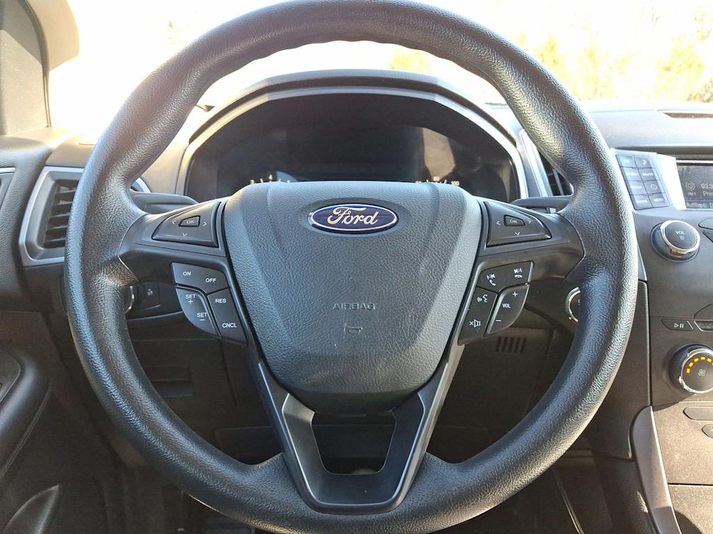 2017 Ford Edge SE 2